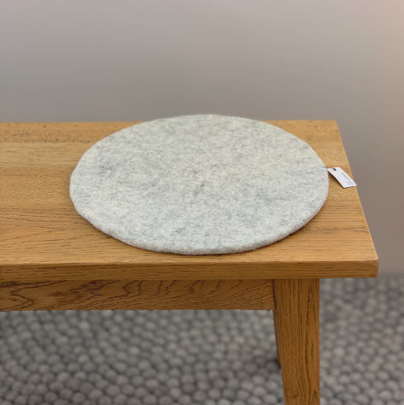 Felt sheeted trivet in fawn.