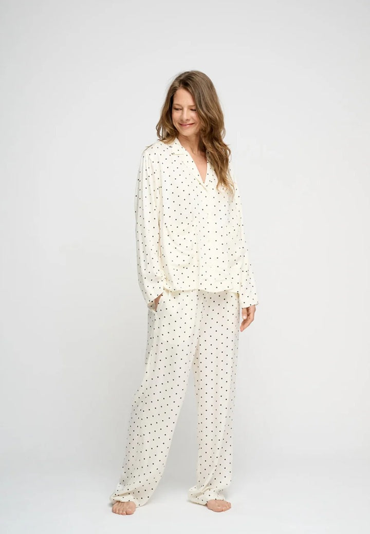 Simple silky pants in cream and black dots with elastic waist.