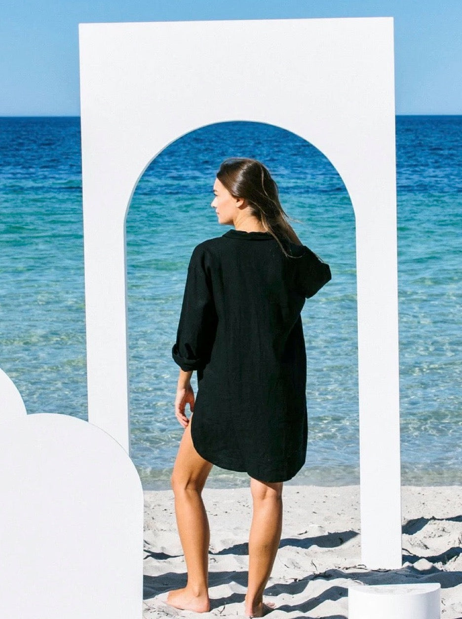 Woman wearing black linen shirt back view