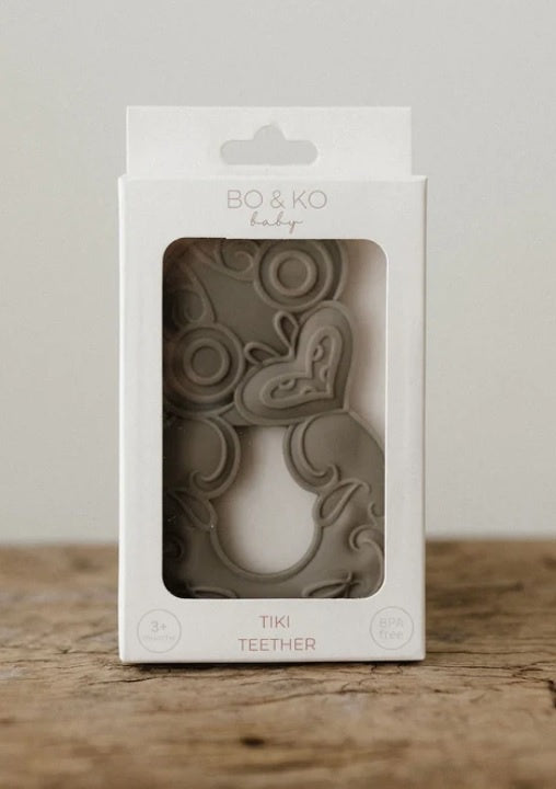 Tiki silicone teether olive.