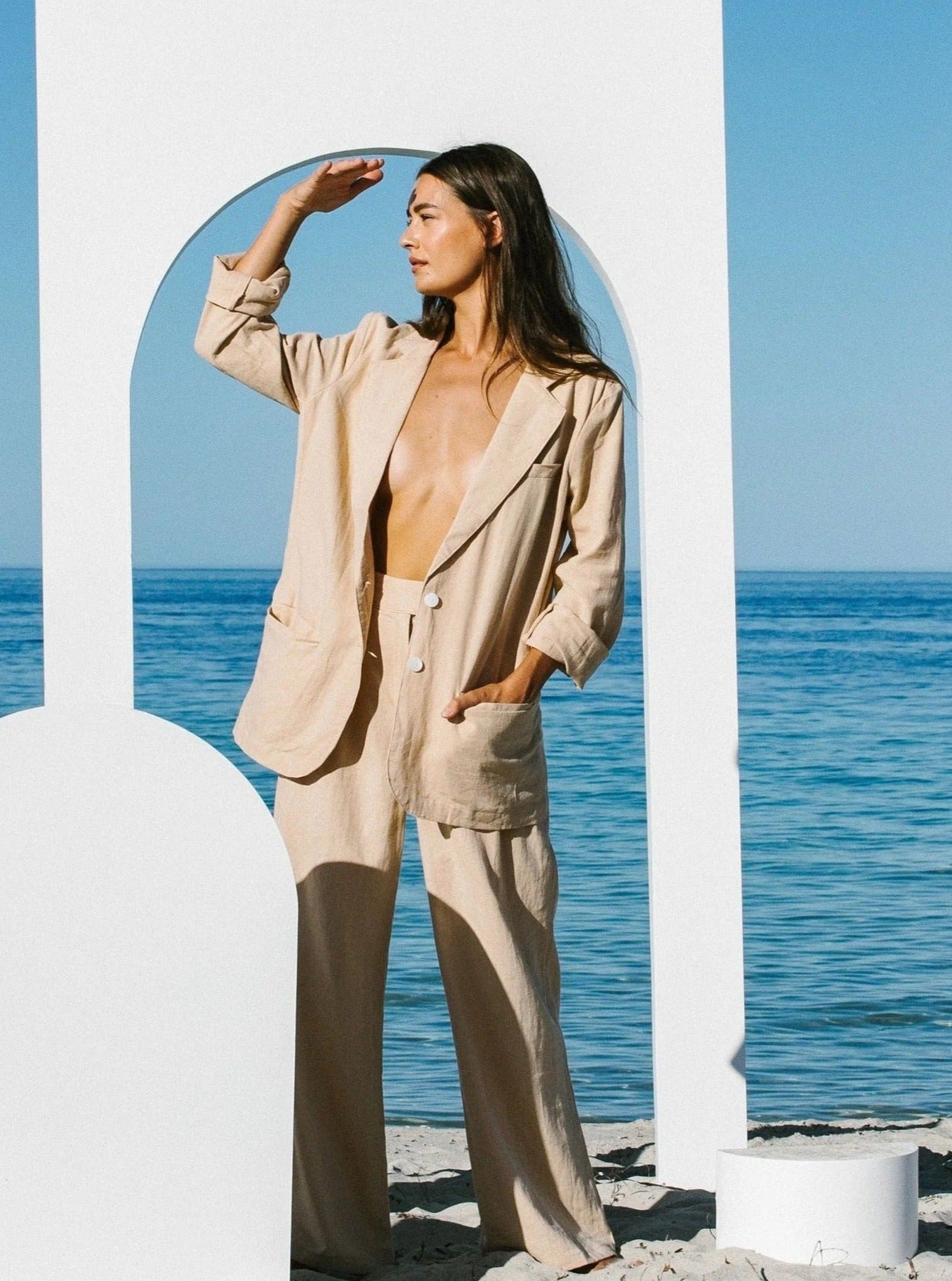Woman wearing Hobo blazer sand