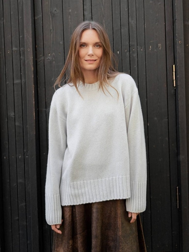 Cashmere and merino beige sweater with rib neck, cuff and hem.