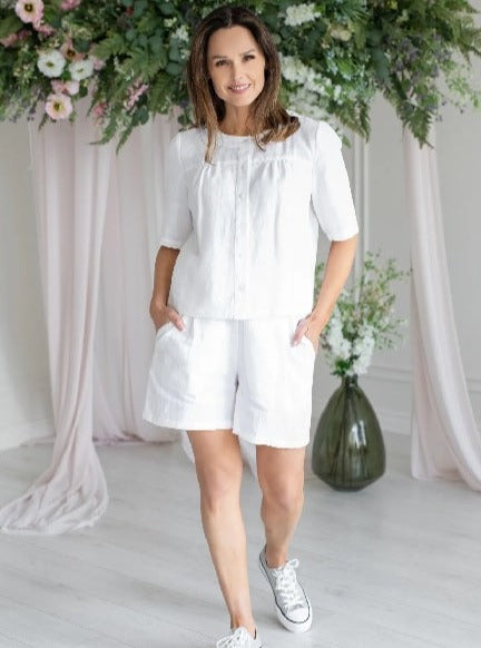 Woman wearing white Heiley linen blouse