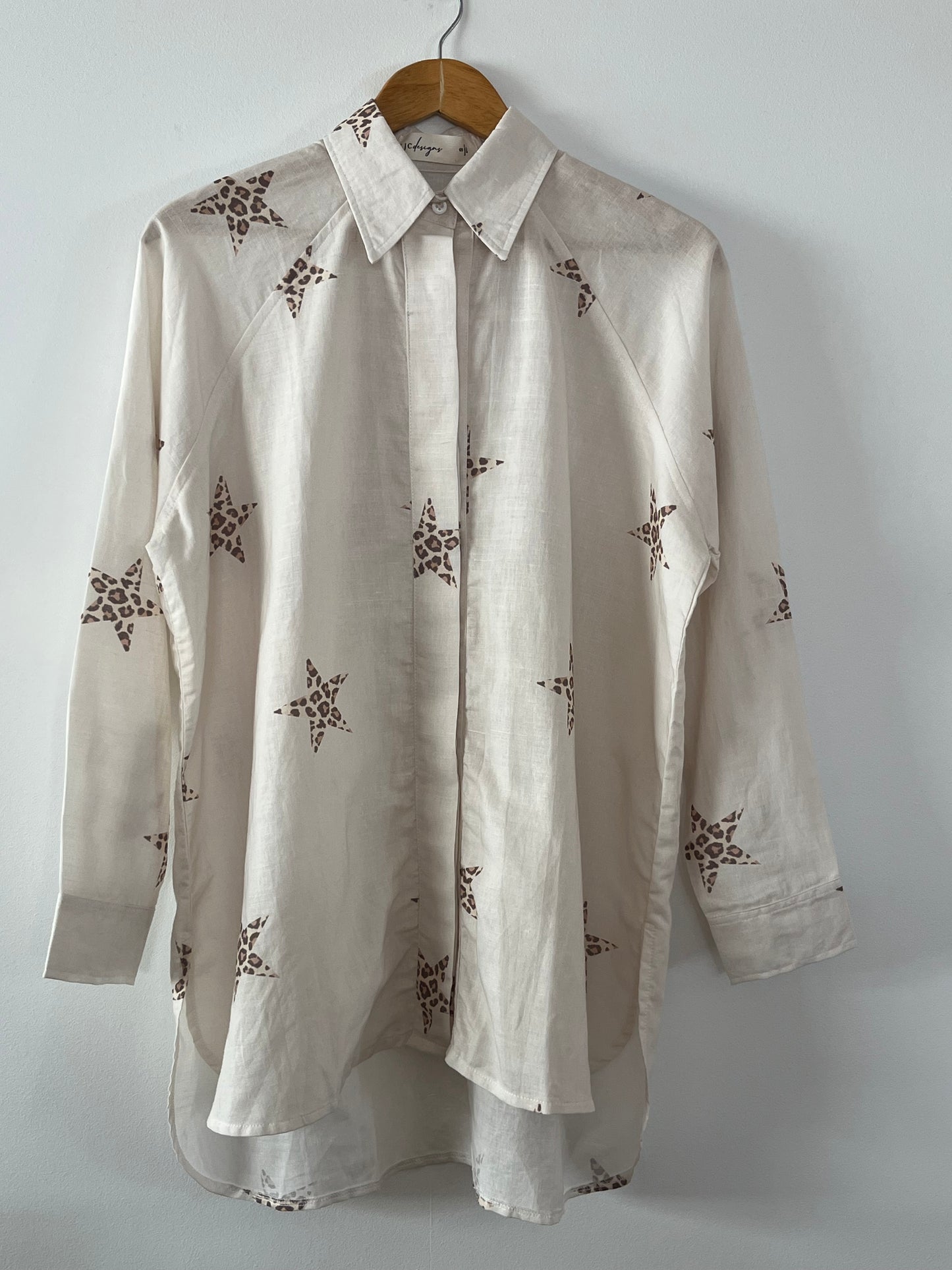 Oversize biege linen shirt with star pattern.