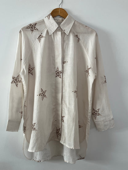 Oversize biege linen shirt with star pattern.