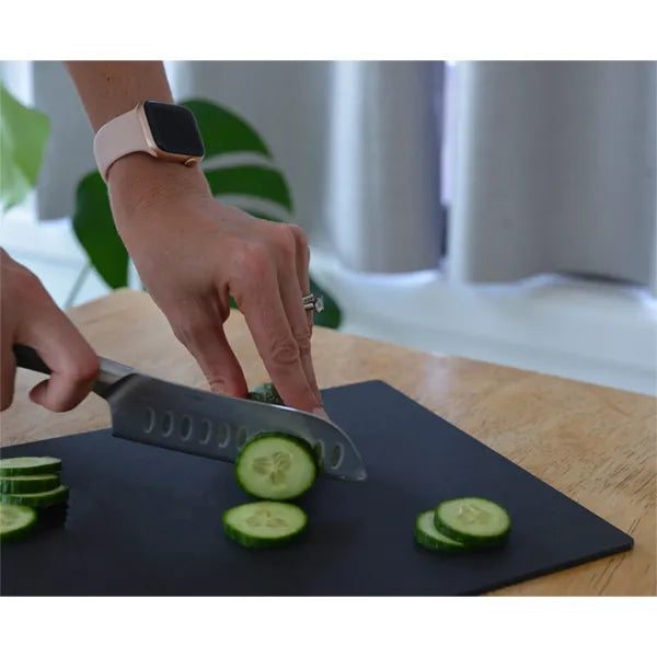 Dishy heat resistant chopping board.