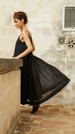 Woman wearing Tutu Organdy dress