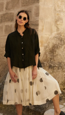 Capria linen shirt in black linen with raw edge and button front.