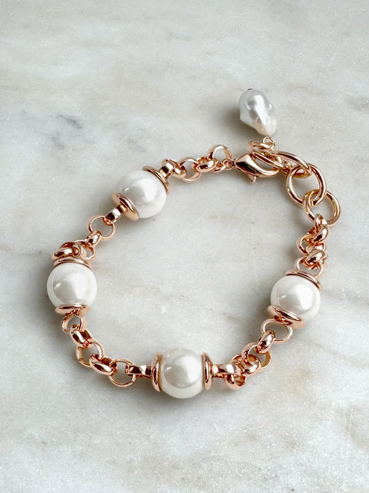 Extendable rose gold chain bracelet with pearls.
