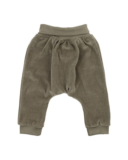 khanki velour pants with elastic waist.