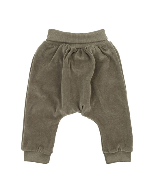 khanki velour pants with elastic waist.