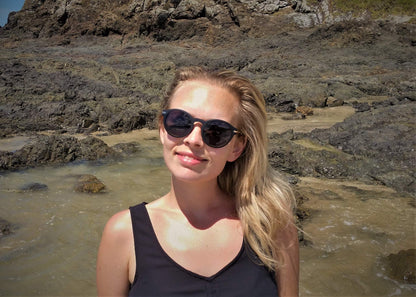 Woman wearing Vilo Wooden Sunglasses Bounty 