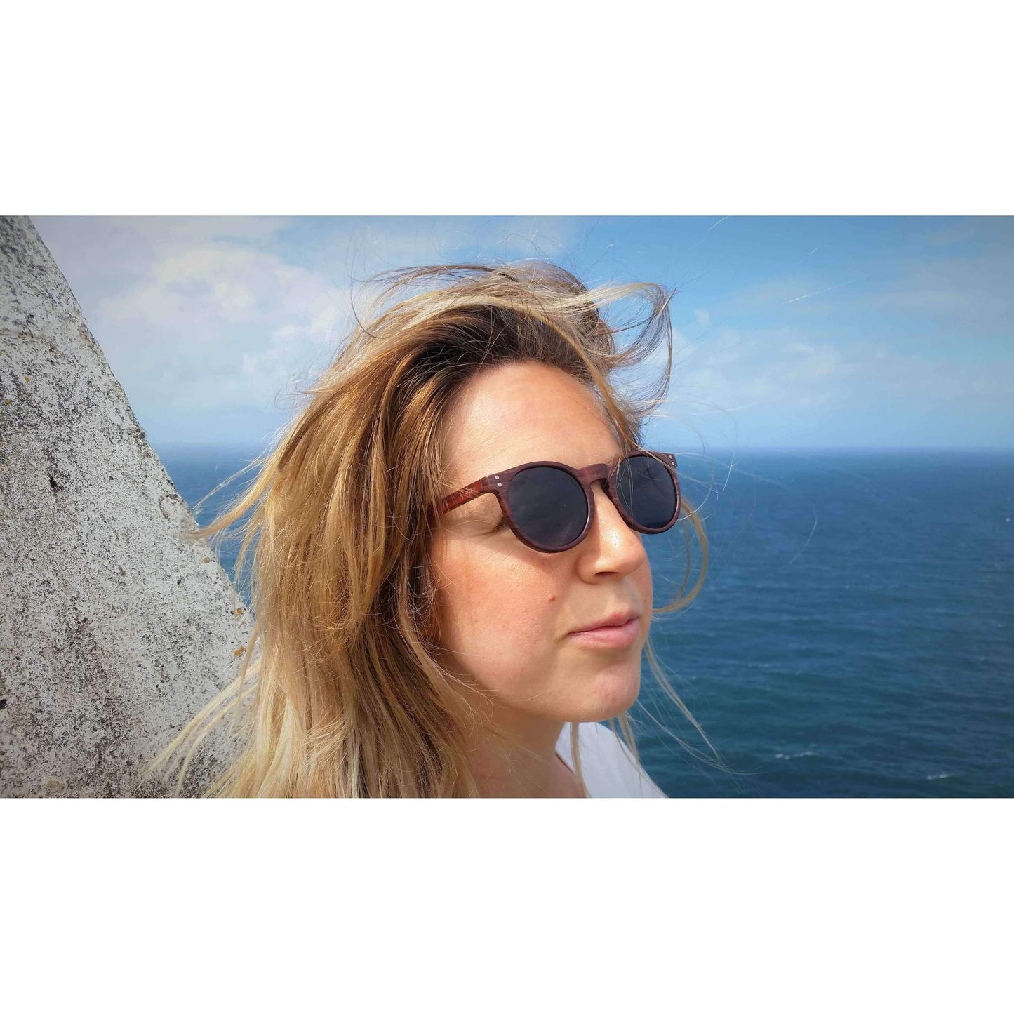 Woman wearing Vilo Wooden Sunglasses Henna